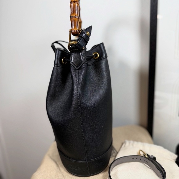 GUCCI DIANA BUCKET BAG WITH BAMBOO HANDLE - Picture 6 of 9